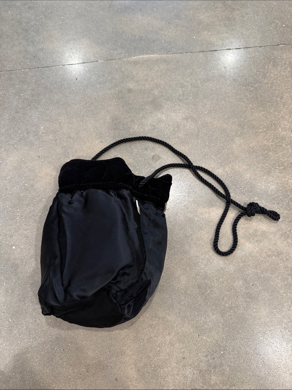 Patchwork Velvet Drawstring Mini Bag - Black - Picture 4 of 7